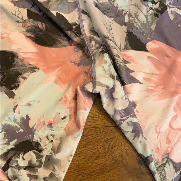 Fabletics floral ankle length leggings - Picture 6 of 8